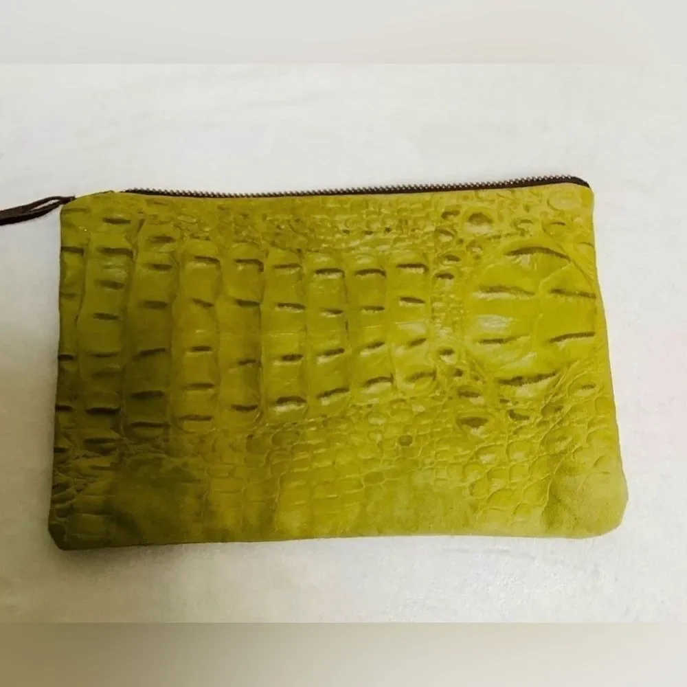 ALLIGATOR EMBOSSED GREEN MAKE UP BAG - Picture 1 of 4